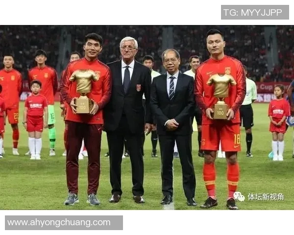 百年足球传奇回顾 从一张球星卡看世纪变迁